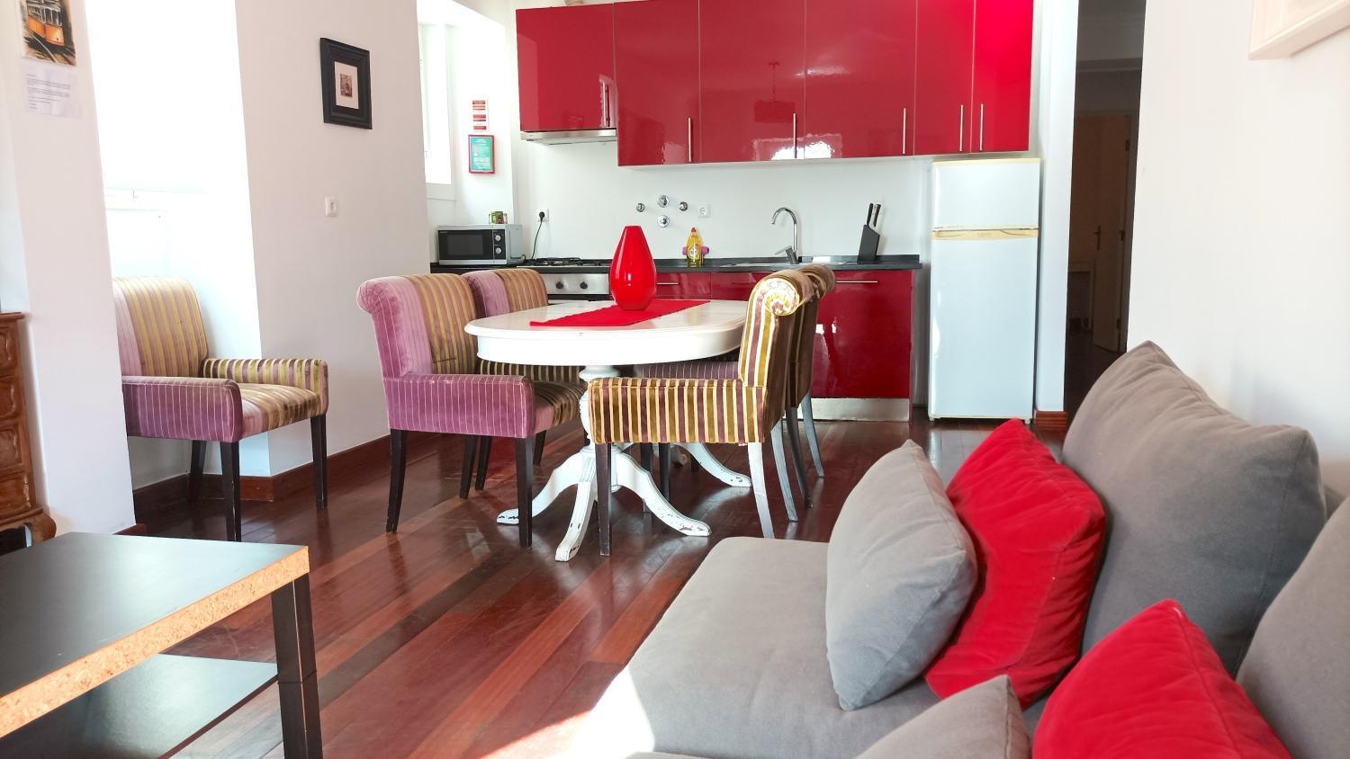 Open Trace Unique 3 Bedroom Located Centeral Apartment *